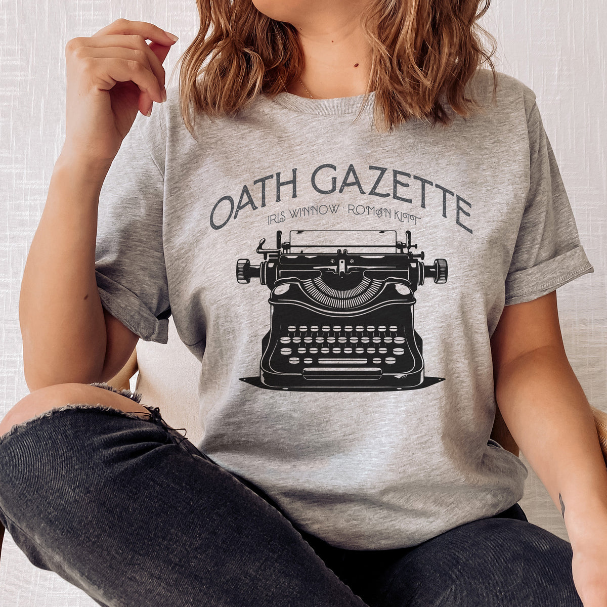 Oath Gazette - Iris Winnow and Roman Kitt t-shirt | Divine Rivals